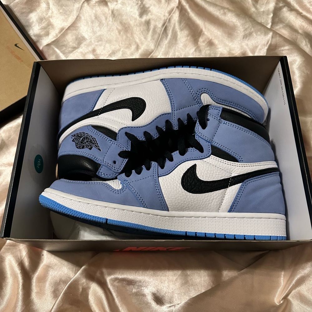 Air Jordan 1 Retro OG University Blue